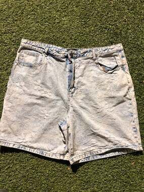 Novamen Acid Wash Floral Embroidered Denim Shorts